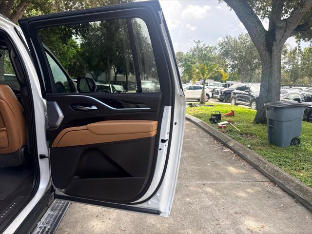 Used 2021 Cadillac Escalade ESV Sport w/ Driver Assist Tech Package AWD/4WD image 17