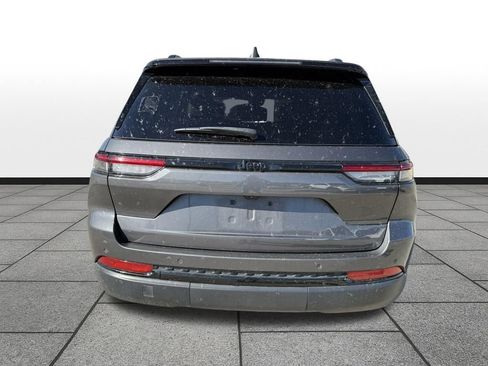 Used 2024 Jeep Grand Cherokee Altitude image 6