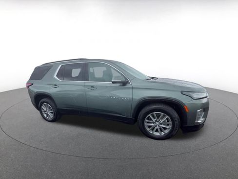 Used 2023 Chevrolet Traverse LT FWD image 2