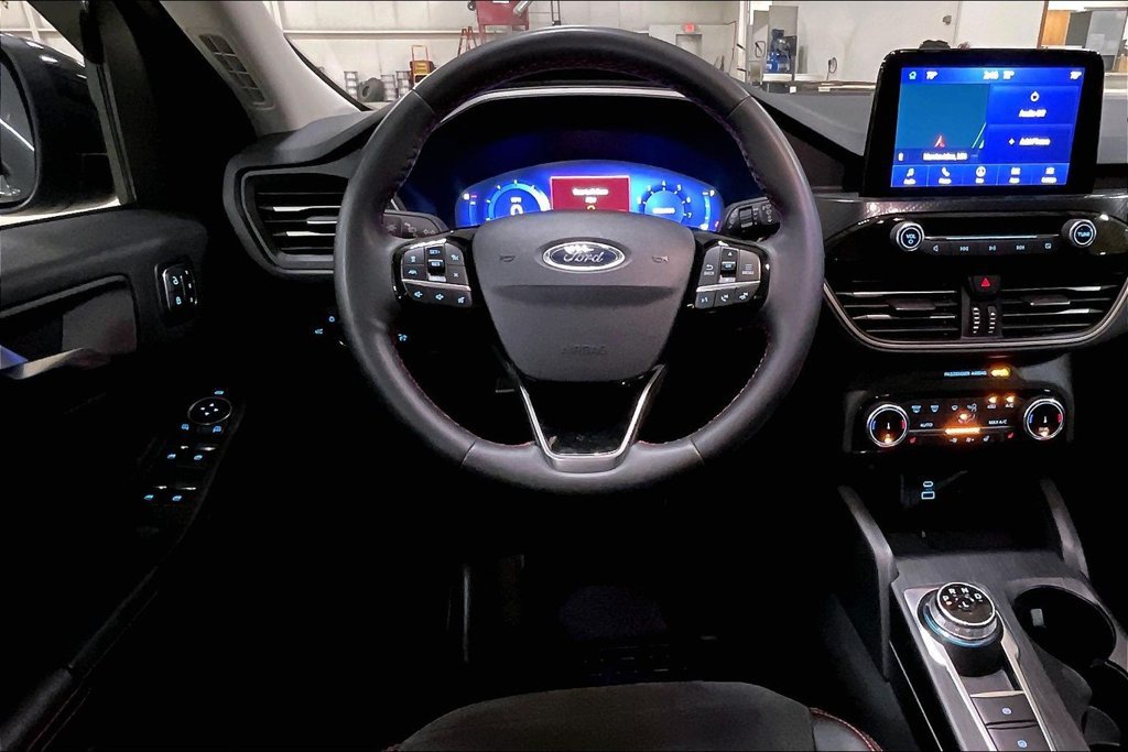 Certified 2022 Ford Escape SEL w/ SEL Stealth AWD Package image 5