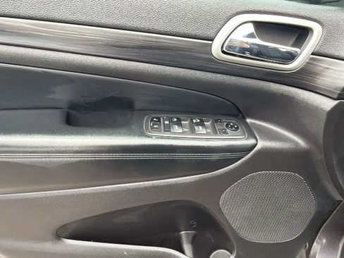 Used 2021 Jeep Grand Cherokee Laredo image 17