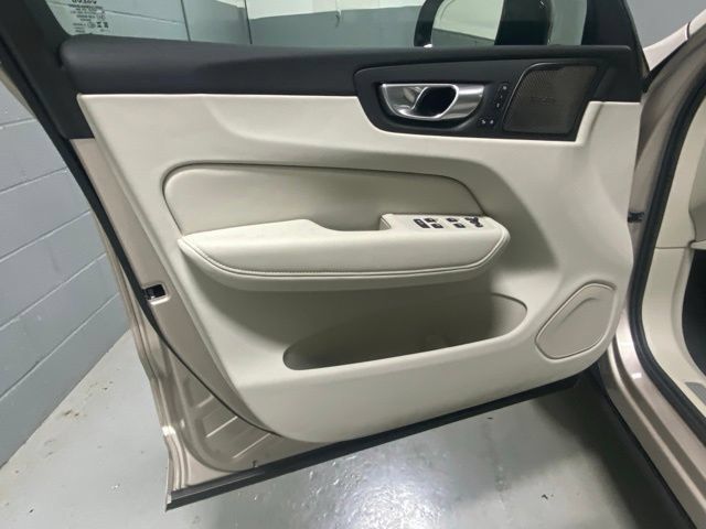 Used 2025 Volvo XC60 T8 Ultra w/ Climate Package AWD/4WD image 7
