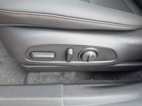 New 2026 Chevrolet Trax RS w/ Sunroof Package FWD image 25