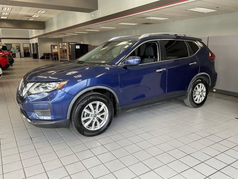 Used 2020 Nissan Rogue SV image 3