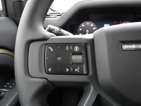 New 2026 Land Rover Defender 110 X-Dynamic SE image 29