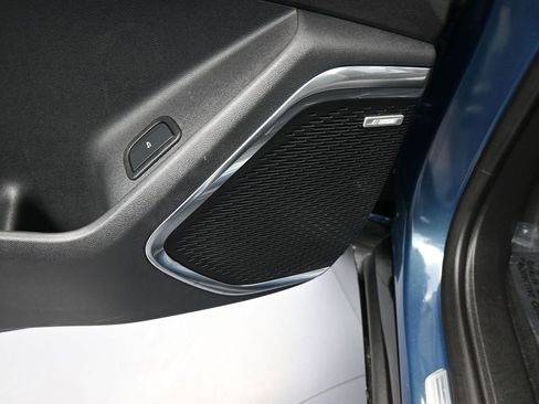 Used 2025 Chevrolet Traverse High Country FWD image 15