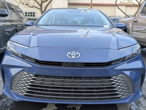 Used 2025 Toyota Camry XLE image 13
