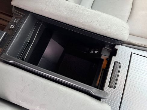 Used 2025 Toyota Sienna XLE image 24