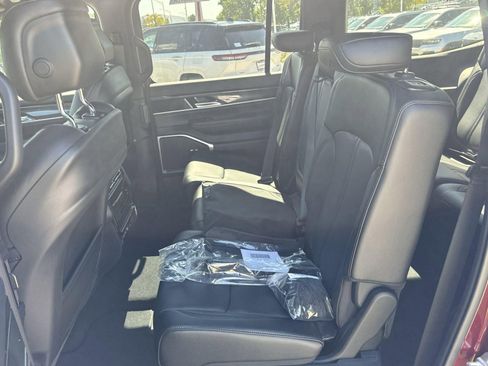 New 2024 Jeep Wagoneer Base w/ Premium Group I image 31