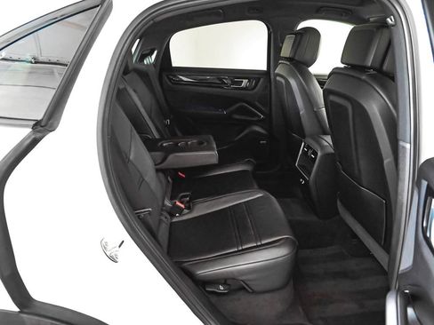 Used 2022 Porsche Cayenne Coupe image 31
