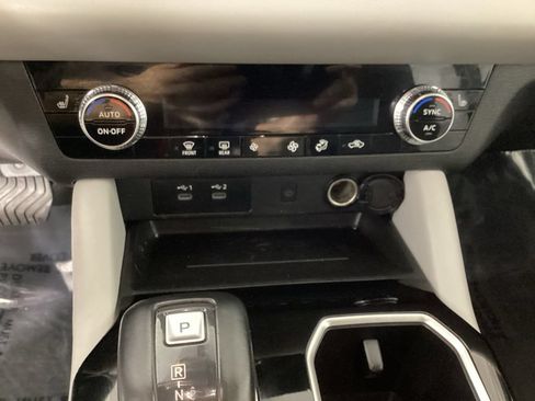Used 2025 Mitsubishi Outlander SE FWD image 19