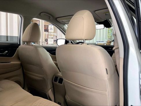 Used 2020 Nissan Rogue SV FWD image 20