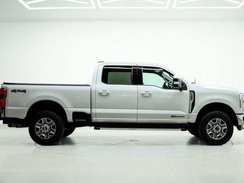 Used 2023 Ford F350 Lariat image 16
