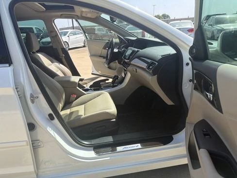 Used 2017 Honda Accord Touring image 27