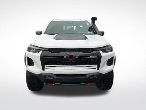 Used 2025 Chevrolet Colorado ZR2 w/ Technology Package AWD/4WD image 2