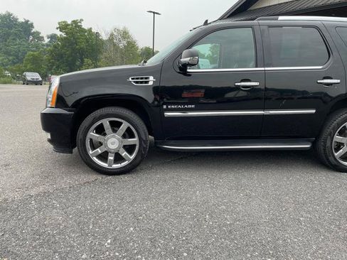 Used 2008 Cadillac Escalade AWD image 2