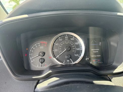 Used 2020 Toyota Corolla LE FWD image 17