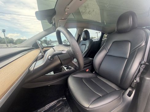 Used 2024 Tesla Model Y Long Range RWD image 7