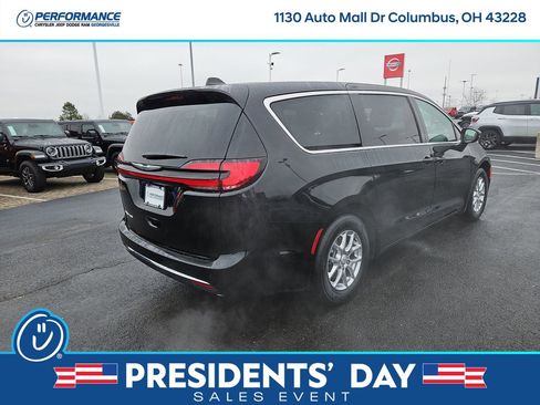 New 2026 Chrysler Pacifica Select image 7