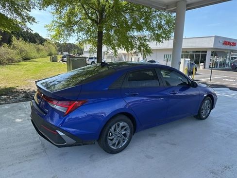 Used 2025 Hyundai Elantra Blue image 3