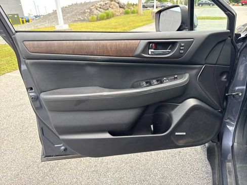 Used 2017 Subaru Outback 2.5i Limited AWD/4WD image 23