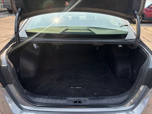 Used 2025 Nissan Altima 2.5 SV FWD image 32