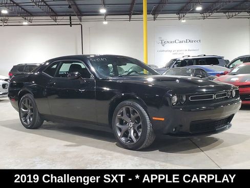 Used 2019 Dodge Challenger SXT w/ Plus Package RWD image 3
