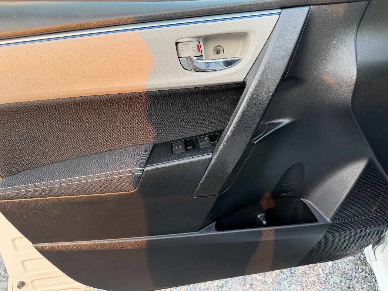 Used 2014 Toyota Corolla LE FWD image 14