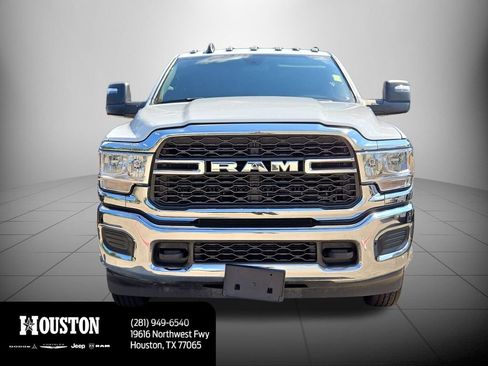 Used 2024 RAM 3500 Tradesman w/ Chrome Appearance Group AWD/4WD image 6