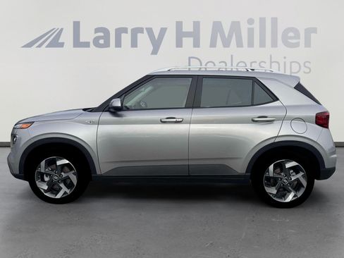 New 2026 Hyundai Venue SEL FWD image 3