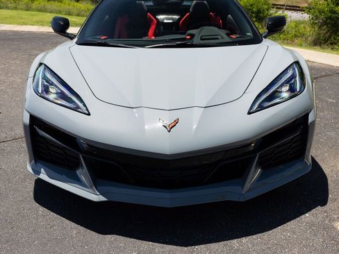 Used 2025 Chevrolet Corvette Z06 w/ Stealth Interior Trim Package RWD image 12