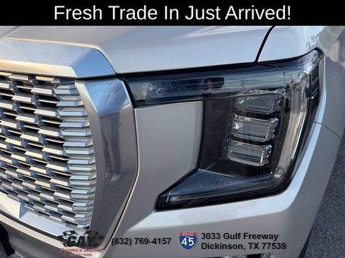 Used 2022 GMC Yukon XL Denali w/ Denali Premium Package AWD/4WD image 4