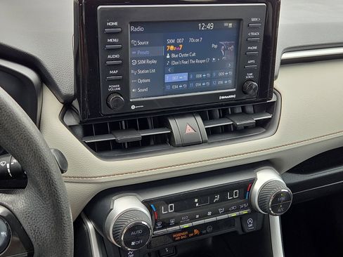 Used 2021 Toyota RAV4 XLE FWD image 16