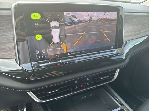 Used 2025 Volkswagen Atlas SEL Premium R-Line image 20