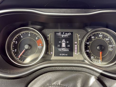 Used 2019 Jeep Cherokee Latitude Plus w/ Cold Weather Group image 17