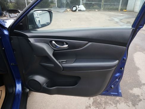 Used 2018 Nissan Rogue S image 19