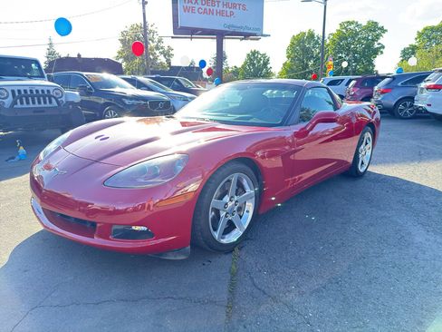 Used 2005 Chevrolet Corvette Coupe w/ Preferred Equipment Group RWD image 2
