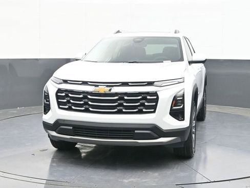New 2026 Chevrolet Equinox LT FWD image 2
