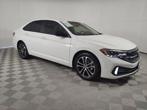 Used 2024 Volkswagen Jetta Sport image 7