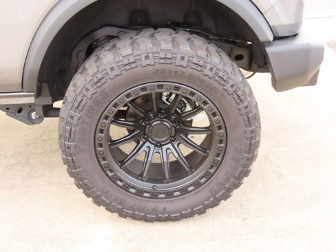 New 2025 Ford Bronco 4-Door image 17