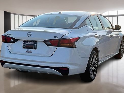 Used 2024 Nissan Altima 2.5 SV image 6