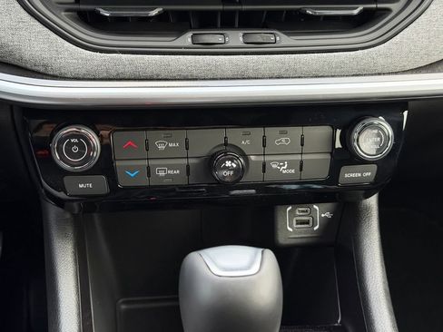 New 2026 Jeep Compass Latitude image 16