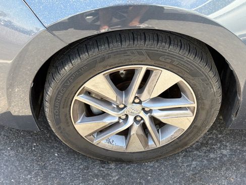 Used 2016 Toyota Corolla LE Premium FWD image 5