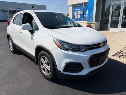 Used 2019 Chevrolet Trax LS w/ Tint and Cruise Package FWD image 3