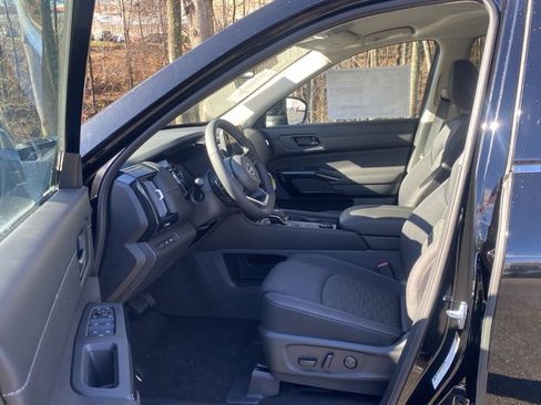 New 2025 Nissan Pathfinder SV w/ Cargo Package image 15