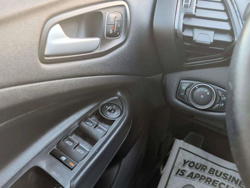 Used 2017 Ford Escape Titanium image 27