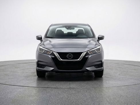 Used 2025 Nissan Versa SV FWD image 2