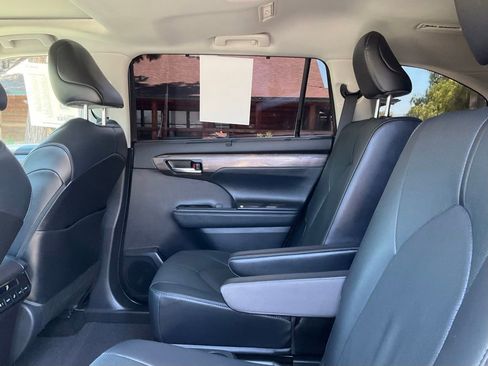 Used 2021 Toyota Highlander Limited FWD image 21