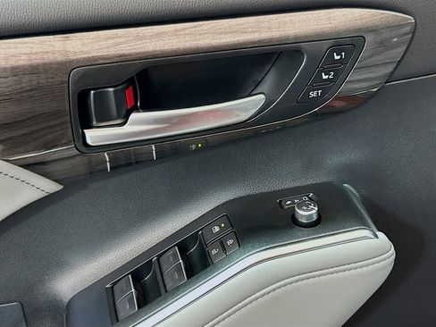 New 2026 Toyota Highlander Limited AWD/4WD image 17
