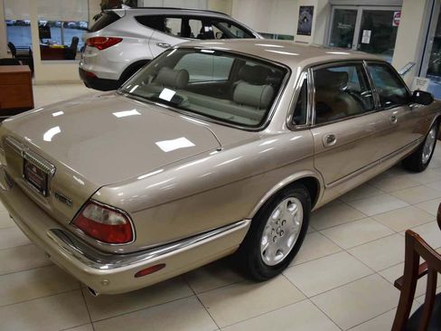 Used 2001 Jaguar XJ RWD image 5